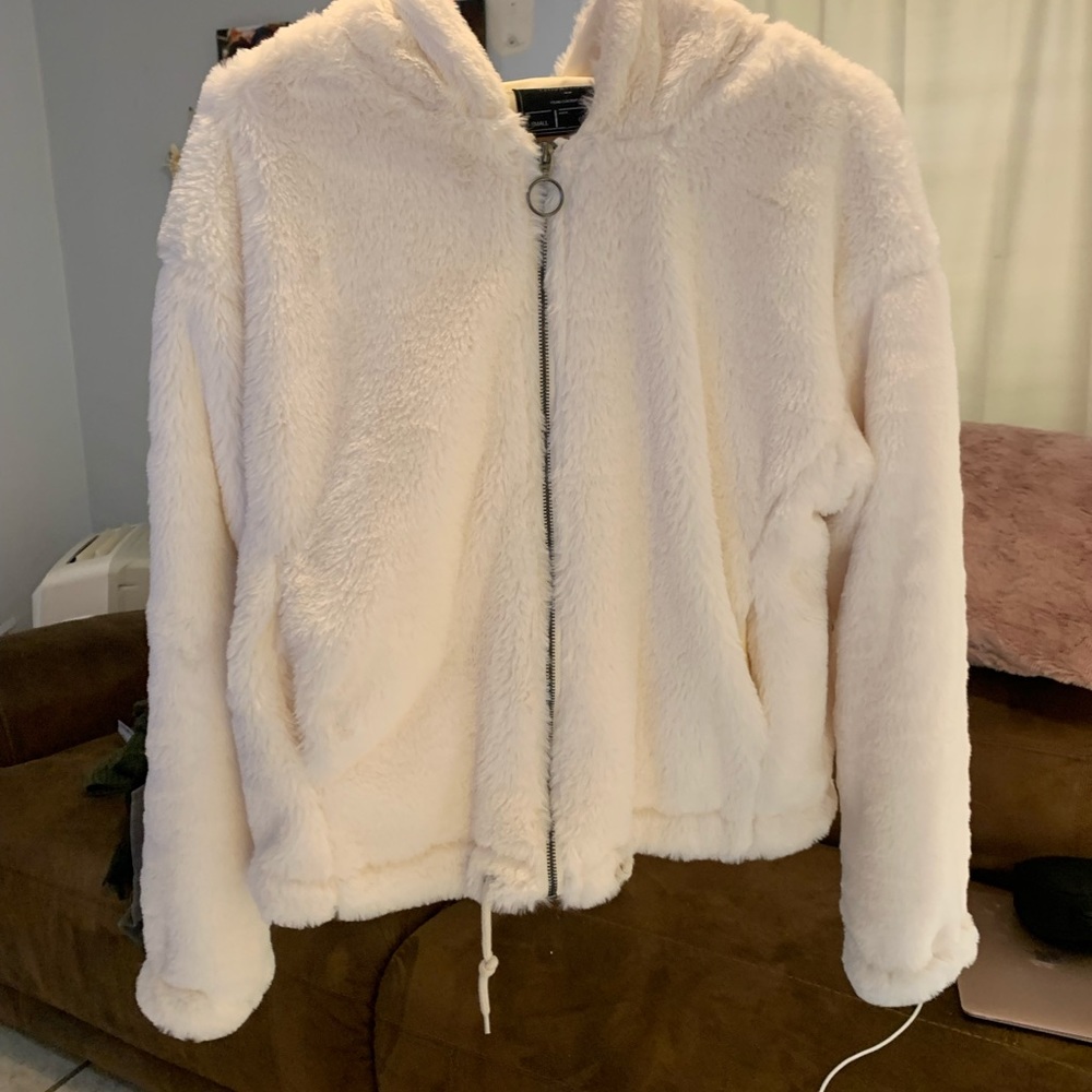 White jacket with hood fluffy
